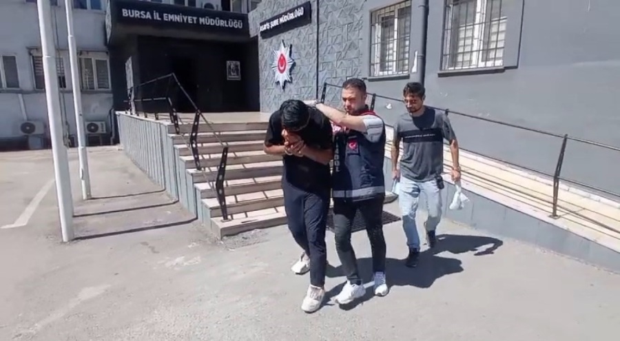 Bursa'da yaşlı kadın oğlu sandığı dolandırıcıya 672 bin lira kaptırdı