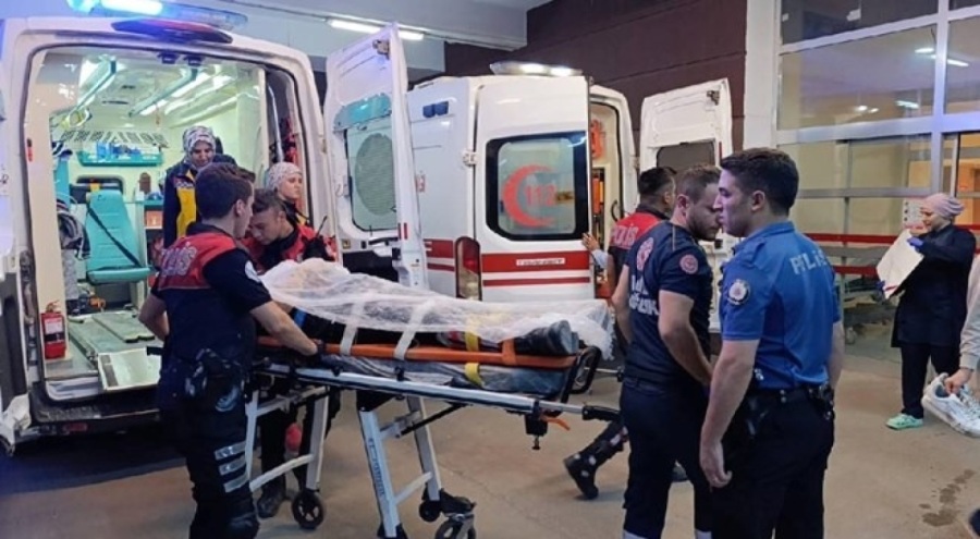Yunus ekibi kaza yaptı, 2 polis yaralandı
