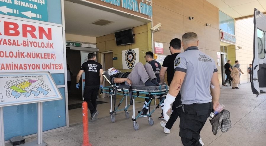 Bursa'da kamyon ile otomobil kafa kafaya çarpıştı