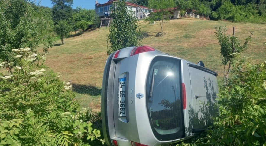 Otomobilin devrildiği kazada 3 kişi yaralandı