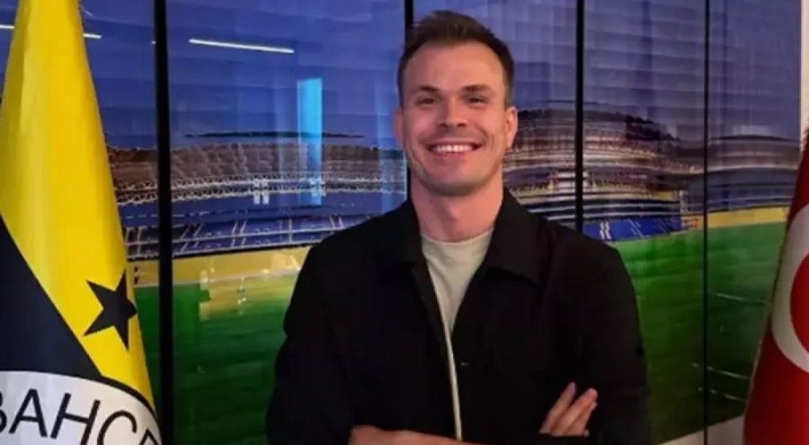 Fenerbahçe'de futbol koordinatörü ile yollarını ayırdı