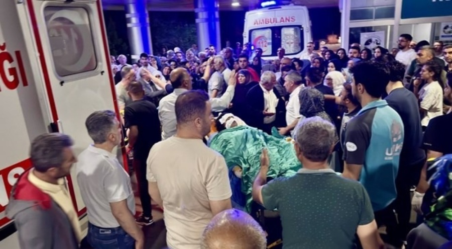 Sacda ekmek pişirilirken benzin bidonu patladı: 6 yaralı