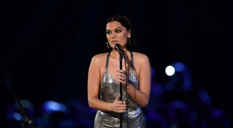 Kanserle mücadele eden şarkıcı Jessie J'den açıklama