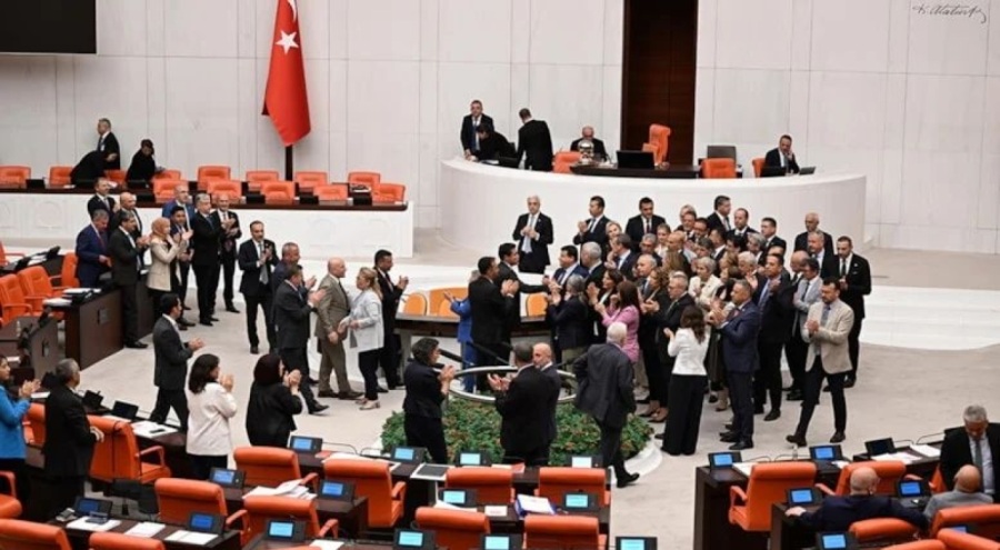 Mecliste tutuklamalara tepki! Protestoya Bursa milletvekilleri de katıldı