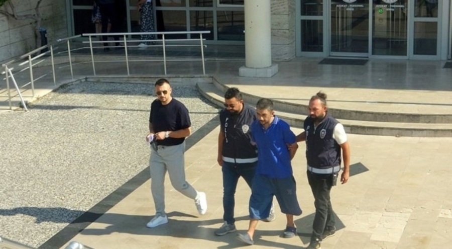 Polis araçlarına zarar veren şahıs tutuklandı