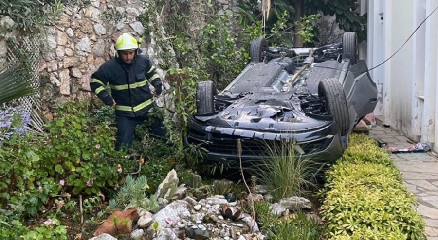 Otomobil evin bahçesine düştü: Ölü ve yaralılar var