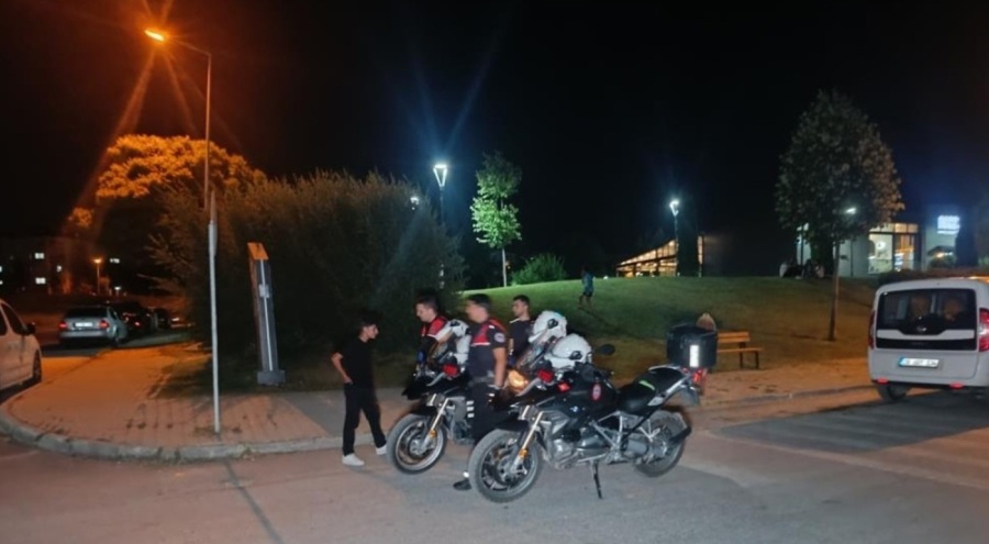 Bıçaklı kavga! 1'i çocuk 2 kişi yaralandı