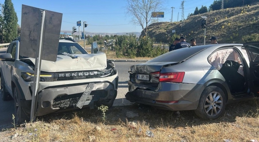İki otomobilin çarpıştığı kazada 5 kişi yaralandı