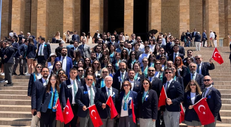 Rotaryenler yeni döneme Atatürk'ün huzurunda başladı