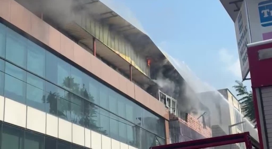 Bursa'da tekstil mağazasında yangın çıktı