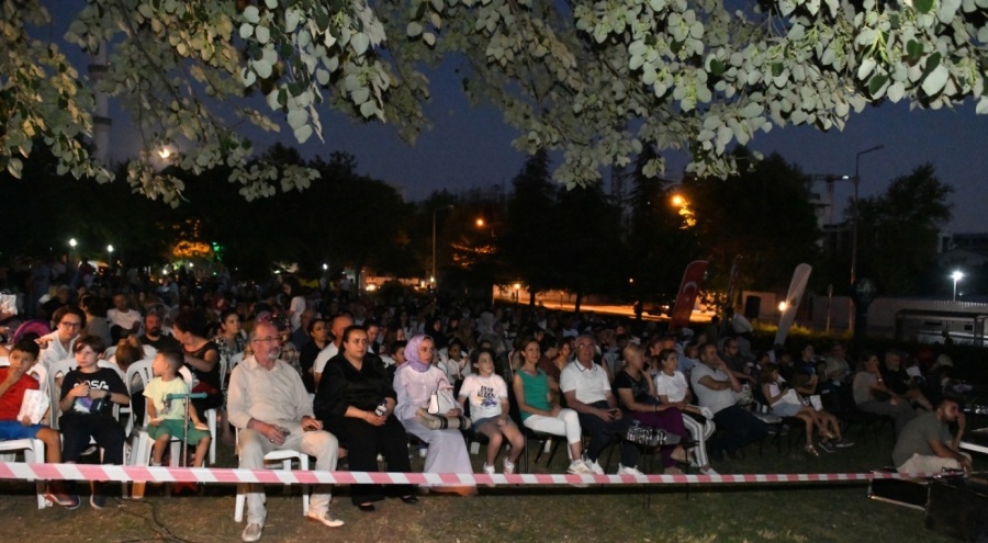 Osmangazi'de minik izleyiciler açık hava sinemasında buluştu