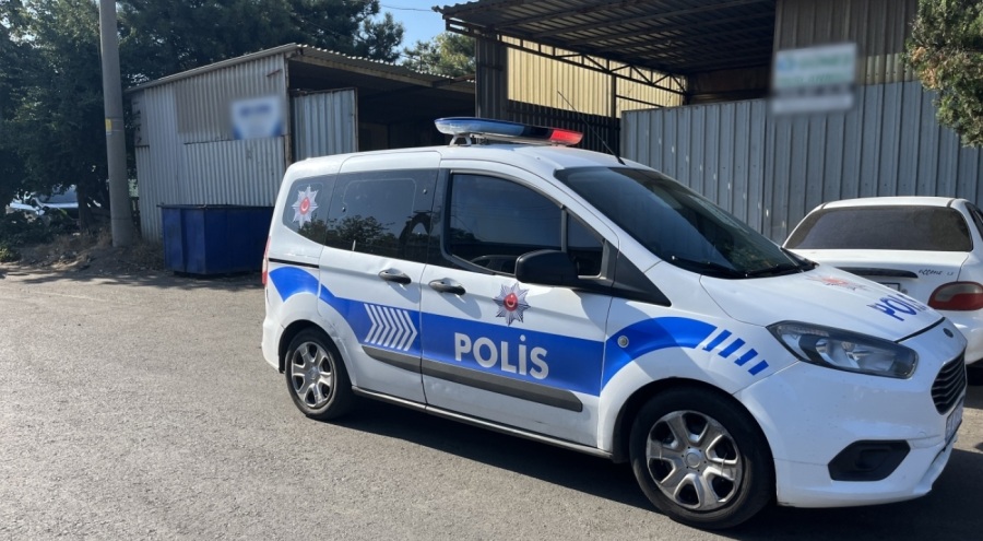 Tamir için çıktığı çatıdan beton zemine düştü