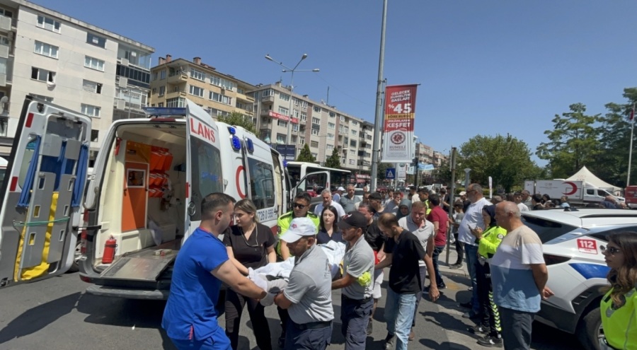 Elektrikli bisikletli çocuk otomobille çarpıştı