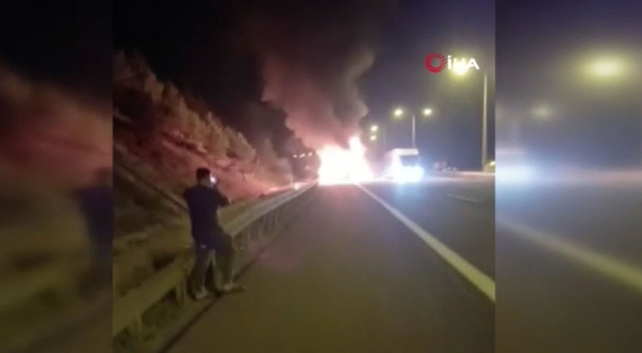 Yolcu otobüsünde çıkan yangın söndürüldü
