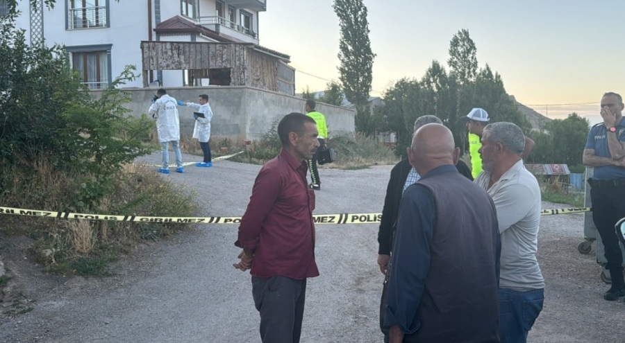Babasının kamyonetle çarptığı küçük çocuk can verdi
