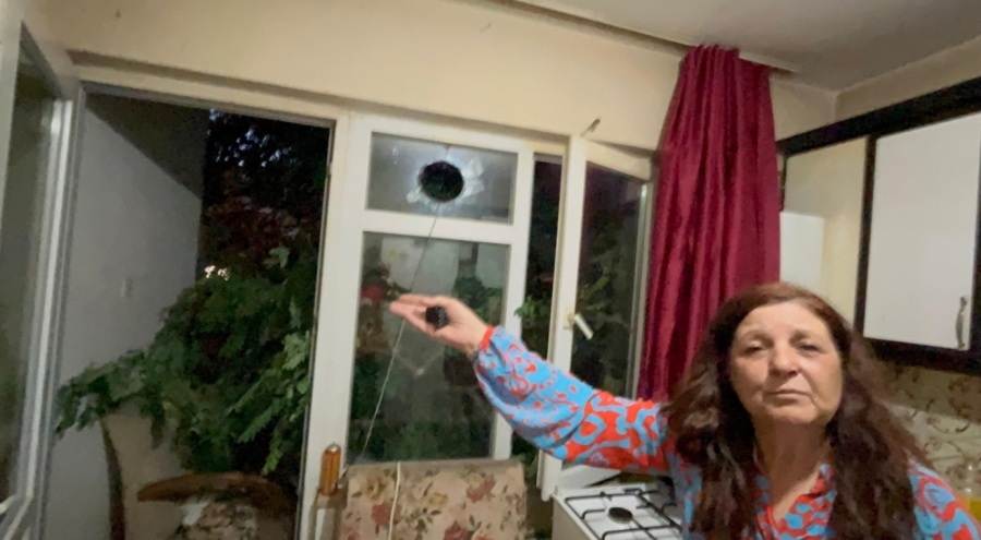 Balkonda kahve içerken üzerine ağaç devrildi