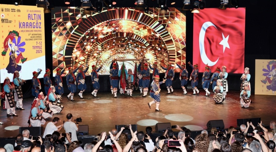 Bursa'yı Altın Karagöz Halk Dansları heyecanı sardı