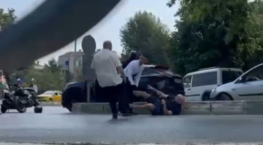 Bursa'da yol verme kavgası kameraya yansıdı!