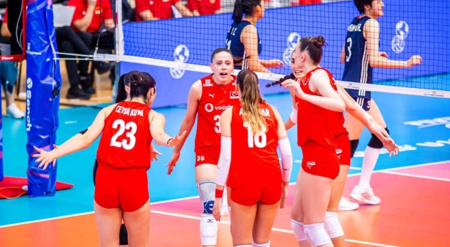 U19 Milli Kadın Voleybol Takımı yarı finalde