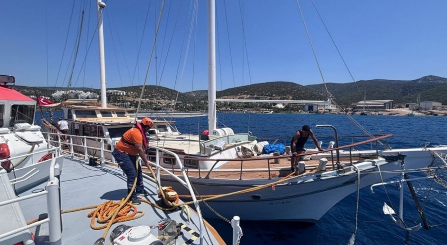 Bodrum açıklarında su alan teknede bulunan 6 kişi kurtarıldı