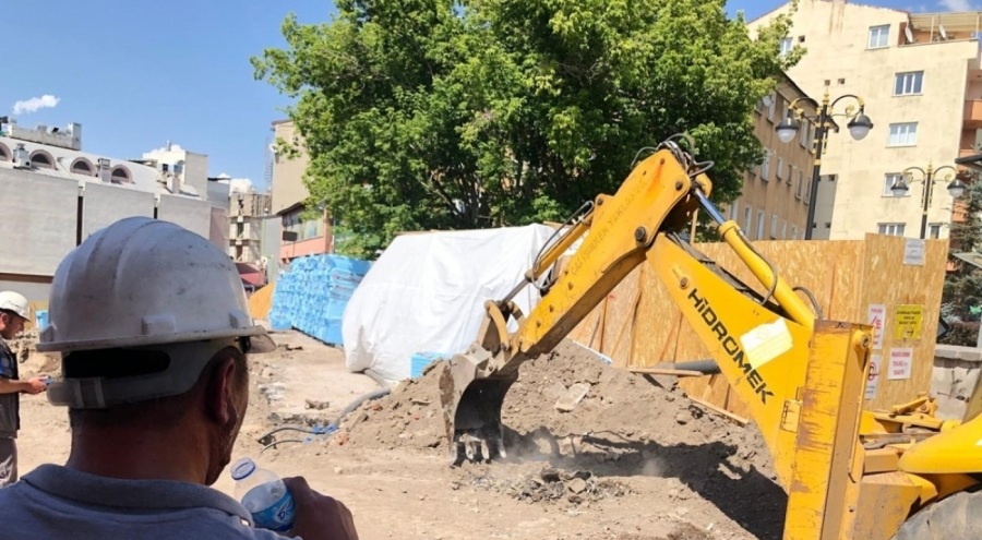 Doğalgaz borusu delindi, vatandaşlar büyük panik yaşadı