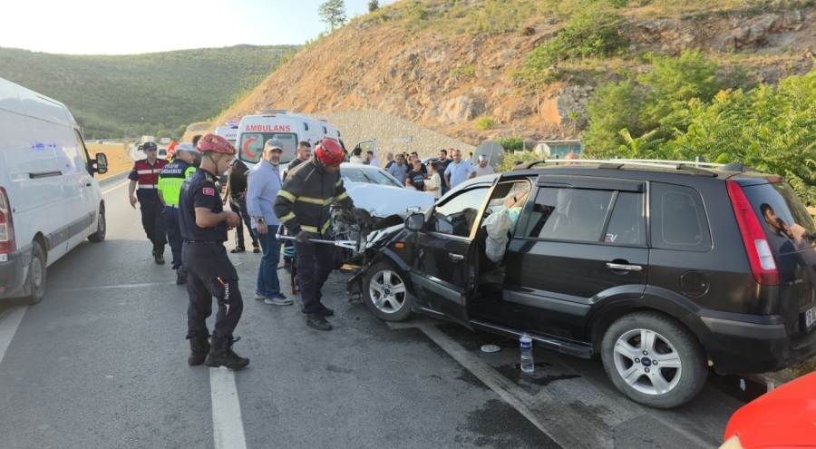 Bursa'da feci kaza! Yaralılar var...