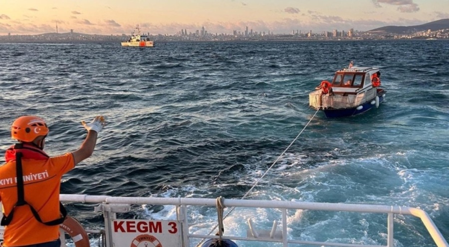 Heybeliada açıklarında sürüklenen tekne kurtarıldı