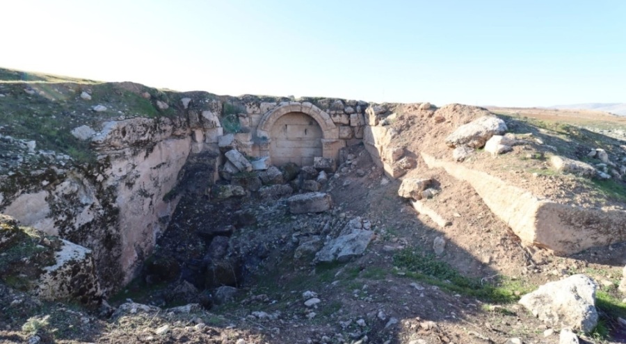 Şanlıurfa'da anıt mezar kalıntısı bulundu
