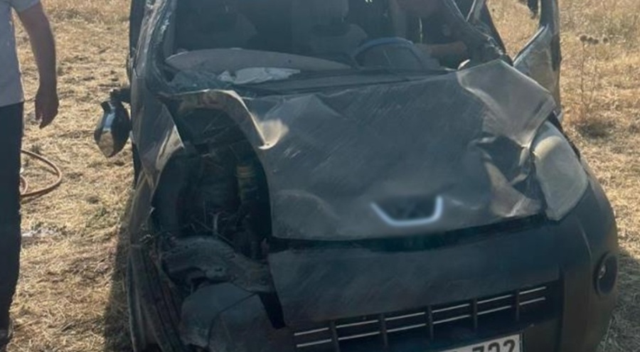 Hafif ticari araç takla attı: 4 yaralı