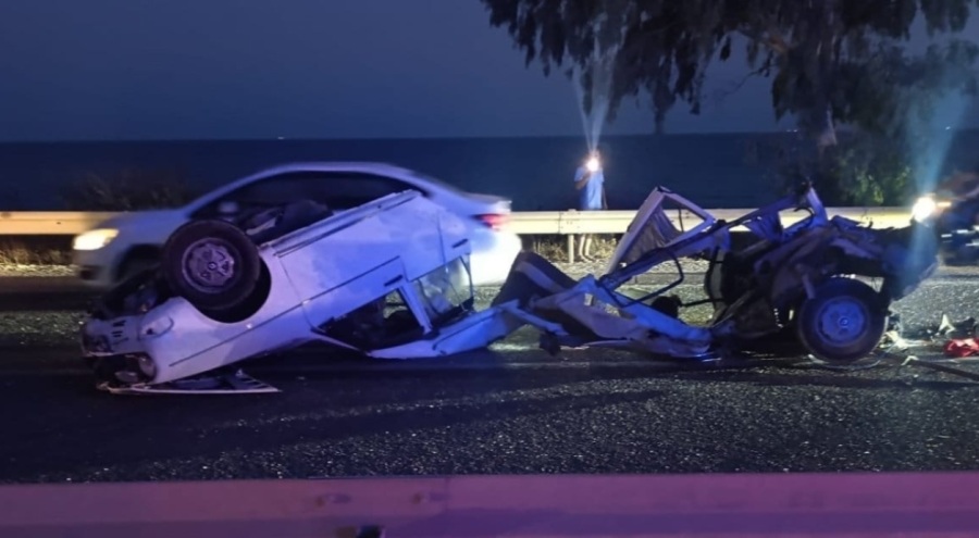 Bariyere giren araba ikiye ayrıldı: 1 ölü 1 yaralı