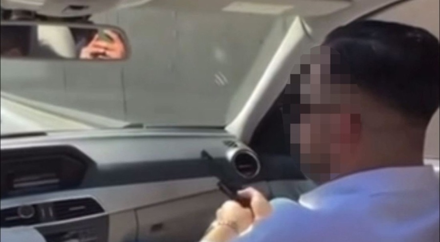 Bursa'da seyir halindeki araçtan peş peşe böyle ateş açtı!