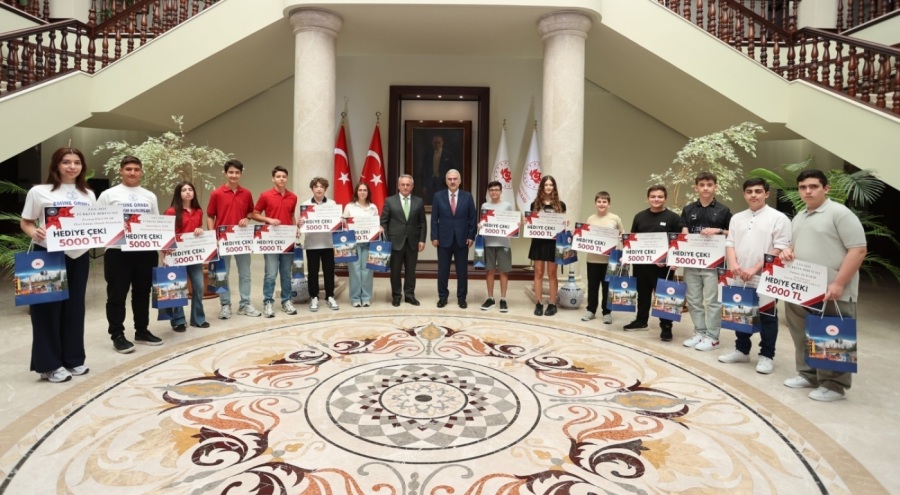 Bursa'da LGS şampiyonları ödüllendirildi