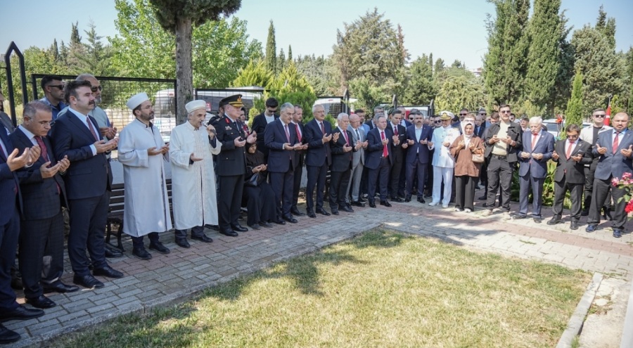 15 Temmuz darbe girişiminin 9. yılında Bursa'da anma programı şehitlik ziyaretleriyle başladı