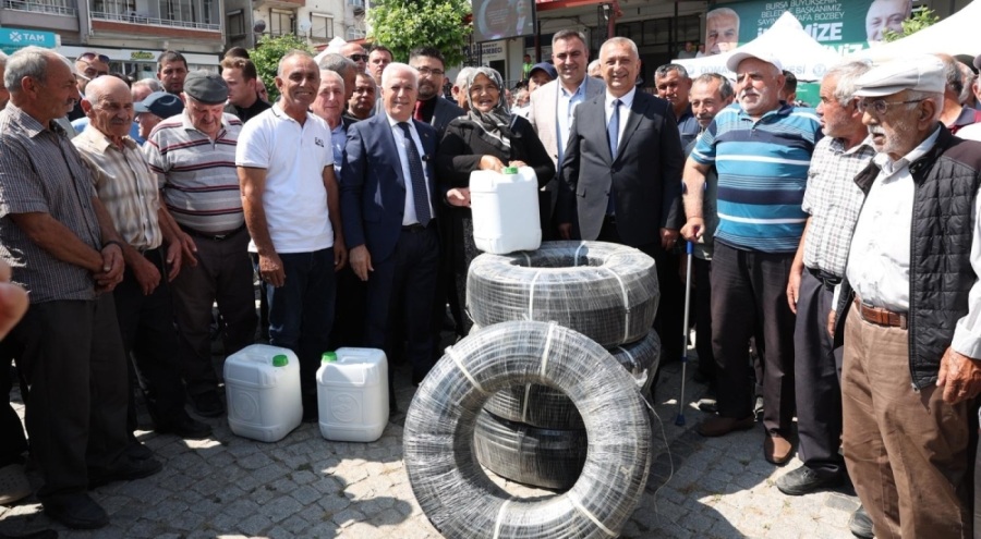 Bursa'dan Domaniç'e tarımsal destek eli! 44 bin metre hortum ve 2.200 litre gübre dağıtıldı