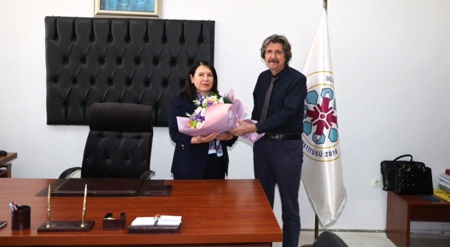 Bursa Uludağ Üniversitesi Eğitim Bilimleri Enstitüsünde bayrak değişimi