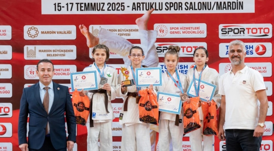 Osmangazili judocu Beren Çelik'ten Türkiye ikinciliği