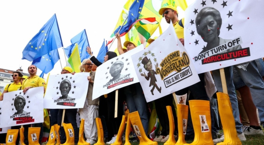 Çiftçiler Avrupa Birliği'nin kurumları önünde protesto düzenledi