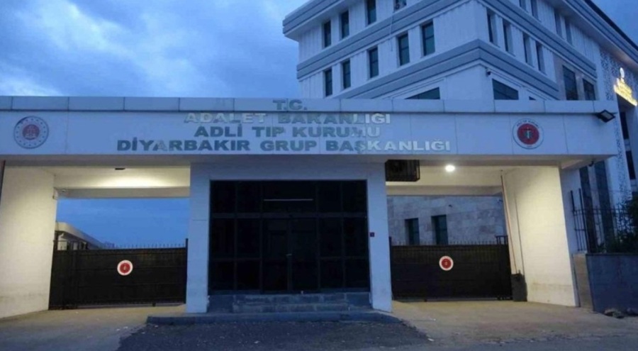 Birlikte yaşadığı 22 yaşındaki kadını silahla vurarak öldürdü