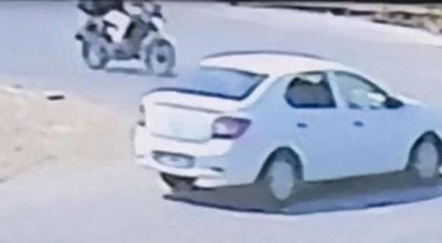 Bursa'da motosiklet kazası! O anlar kameraya böyle yansıdı...
