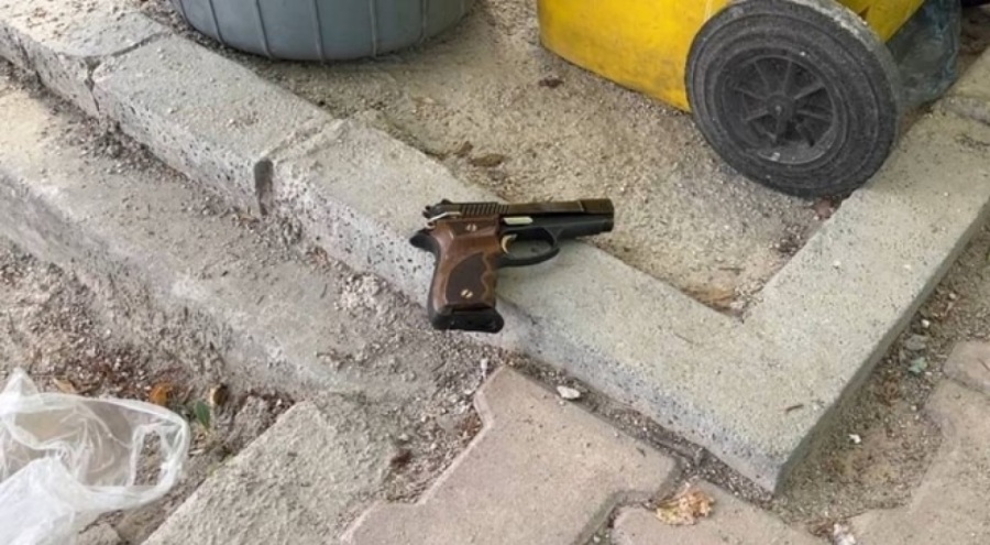 Çöpte tabanca bulundu, ekipler harekete geçti