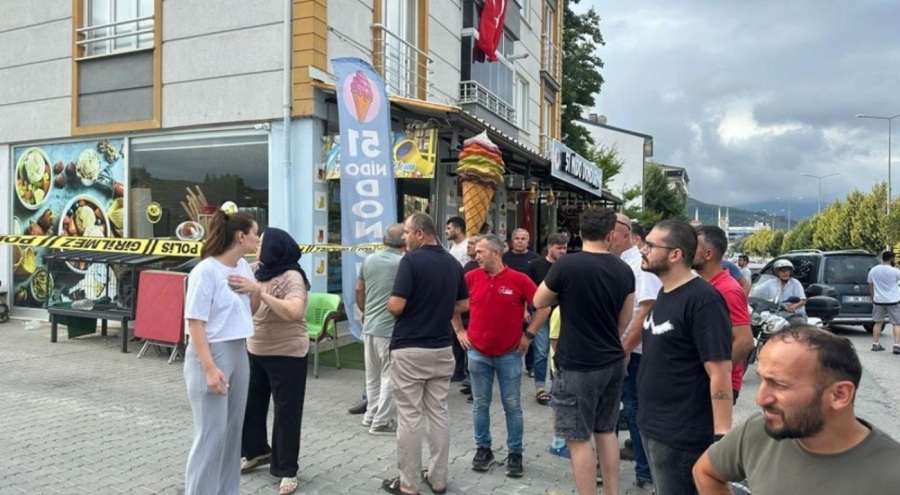Sağlık merkezi önünde dehşet! Silahlı saldırıya uğrayan kişi öldü