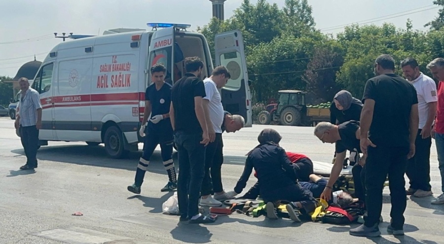 D-100'de hafif ticari araç ile elektrikli bisiklet çarpıştı