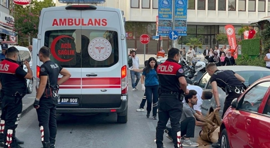 Sokak ortasında husumetlisini bıçakladı