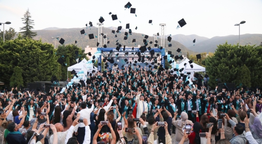 Bursa Teknik Üniversitesi 15'nci yılında mezunlarını uğurladı!
