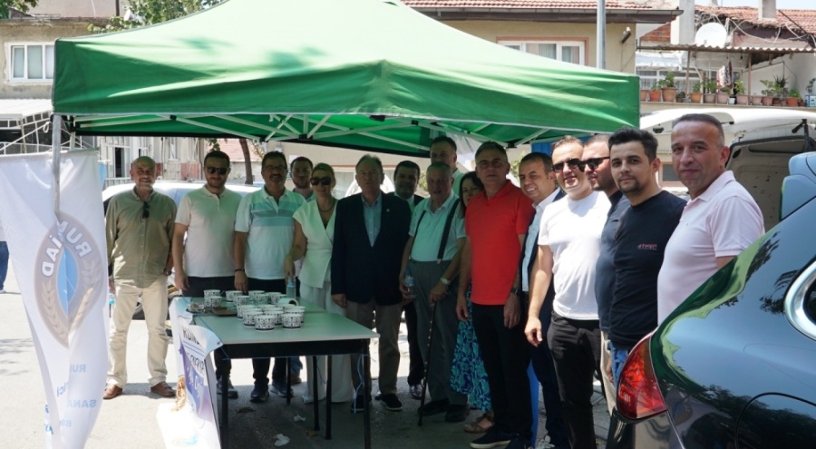 RUMELİSİAD'dan vatandaşlara aşure ikramı