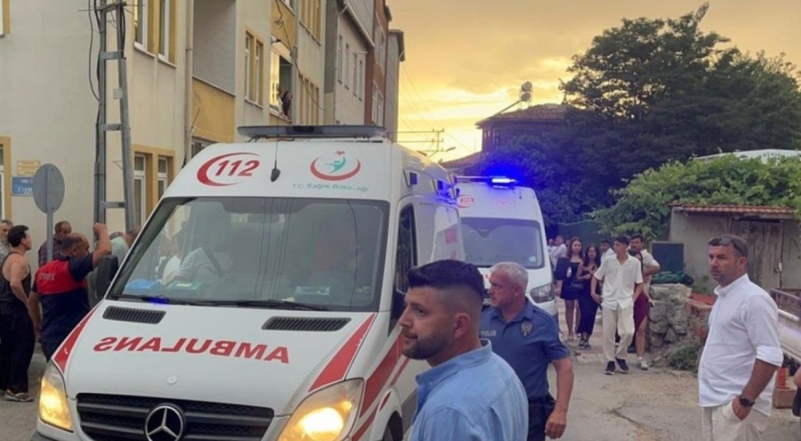 Trafikte çıkan bıçaklı kavgada kan döküldü