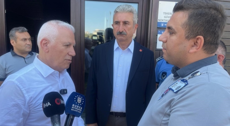 1,5 yaşındaki çocuğu ölümden kurtaran güvenlikçiye Başkan Bozbey'den ödül!