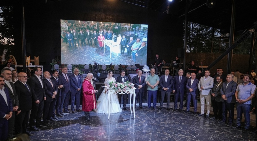Bursa'da siyaset ve iş dünyasını buluşturan düğün