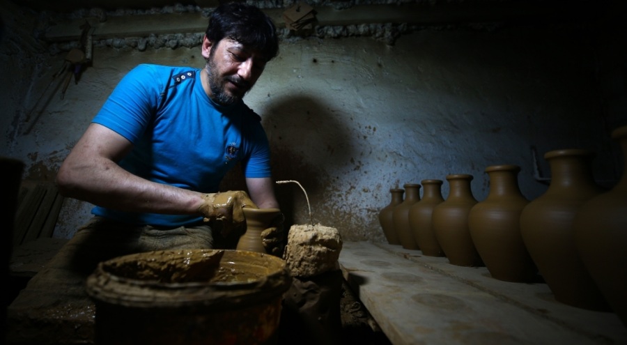 Bursa'da babasından öğrendiği çömlekçiliğe ömrünü adadı