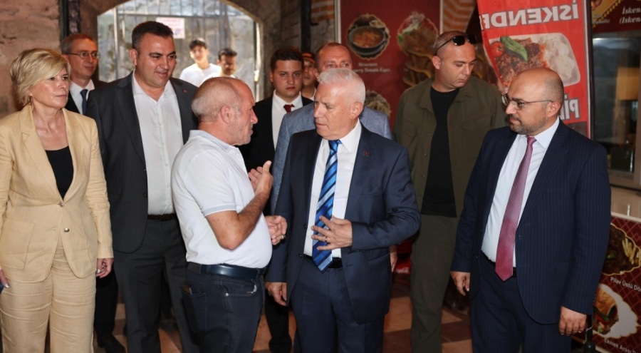 Bursa Büyükşehir Belediye Başkanı Bozbey: "Taşın altına sadece elimizi değil, gövdemizi koyduk"